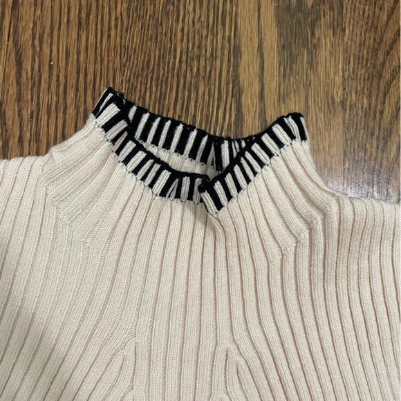 Bloggerlove Cream Sweater Tunic Black Trim, Size Medium, NWT - Picture 2 of 9